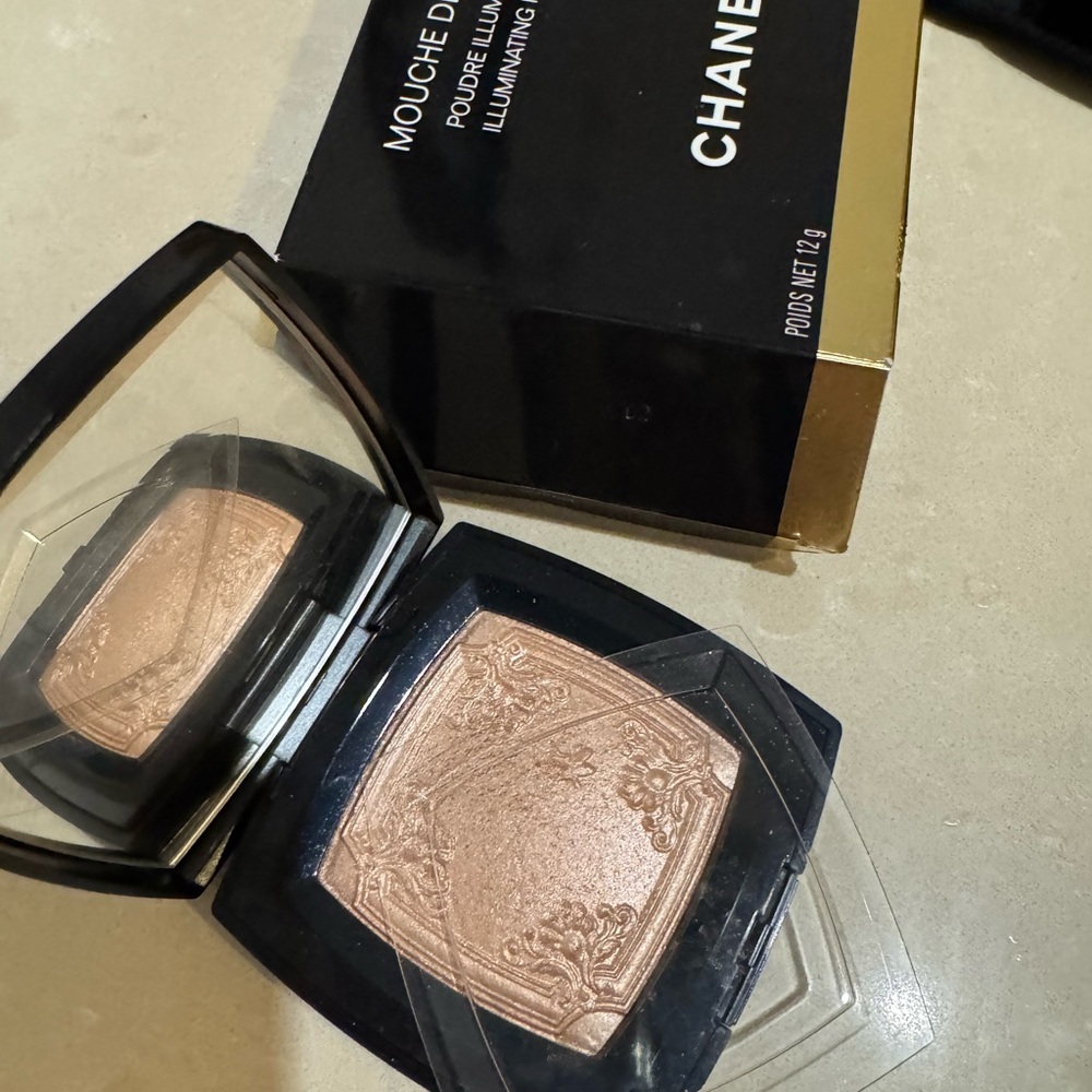 Chanel NEW bronzer - Picture 3 of 3